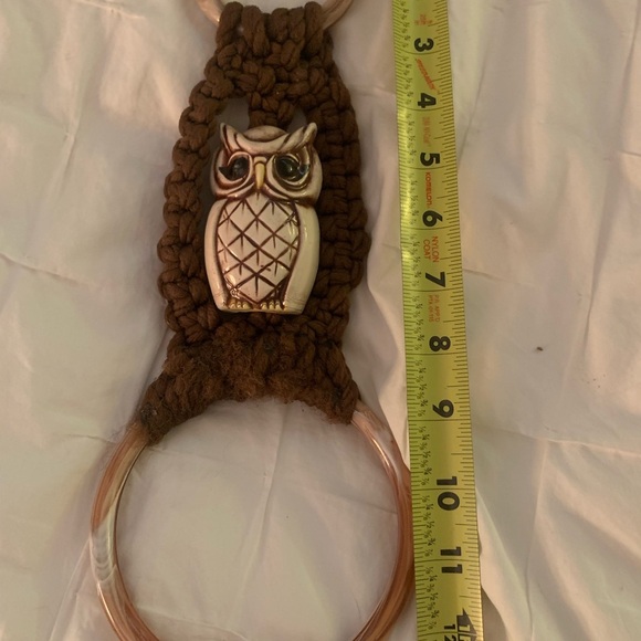 Vintage Handmade 70s Brown Macrame Owl Towel Holder - Picture 5 of 7